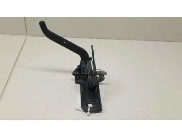 Крючок капота для  BMW 3-serie F30/F31/F80 2011-2020