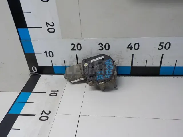 Моторчик стеклоочистителя передний