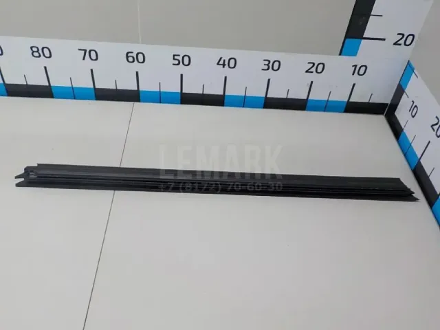 Накладка стекла переднего левого