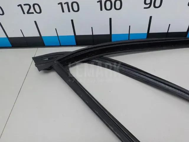 Уплотнитель стекла двери для  Changan UNI-T 2020
