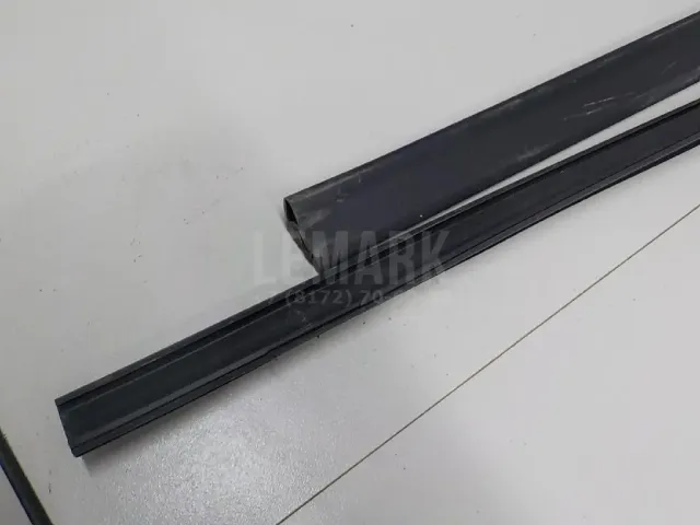 Уплотнитель стекла двери для  BMW 7-serie G11/G12 2015-2022
