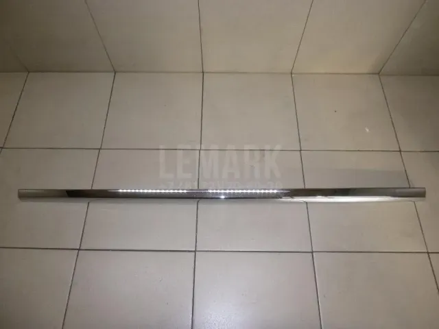Молдинг передней левой двери