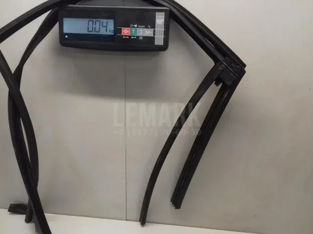 Уплотнитель стекла двери для  GM Pontiac Vibe 2002-2007