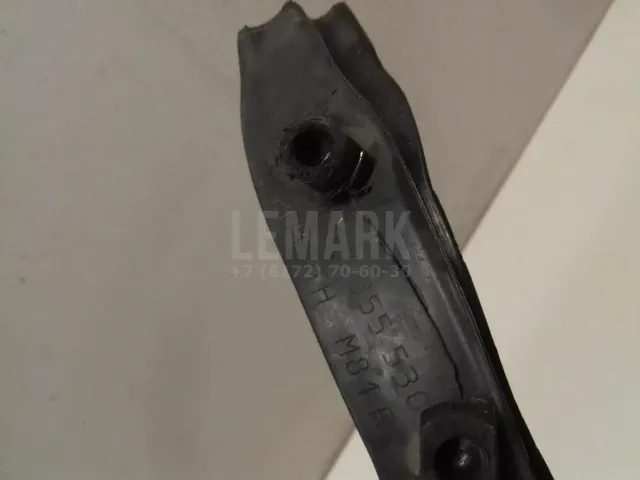 Уплотнитель стекла двери для  GM Pontiac Vibe 2002-2007