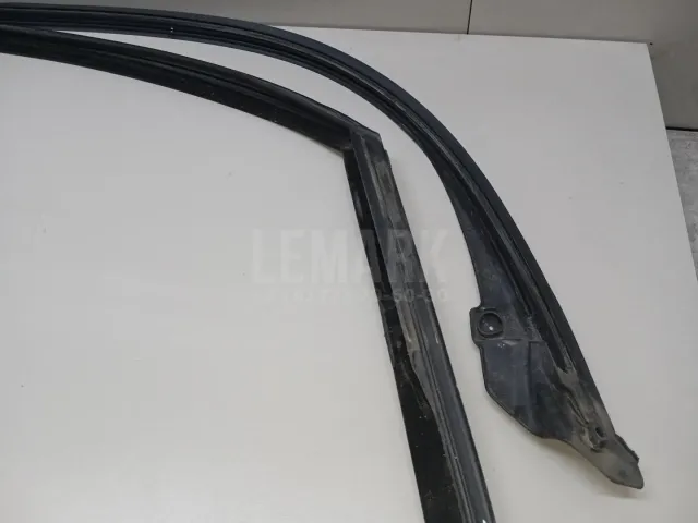 Уплотнитель стекла двери для  Chery M11 (A3/Boo) 2010-2015