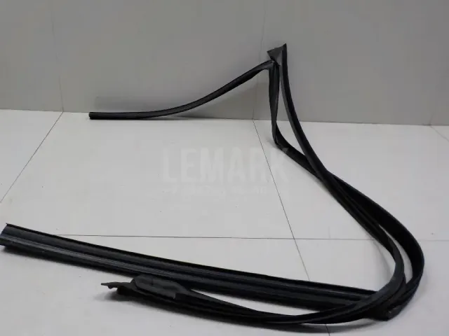 Уплотнитель стекла двери для  Ford C-MAX 2003-2010