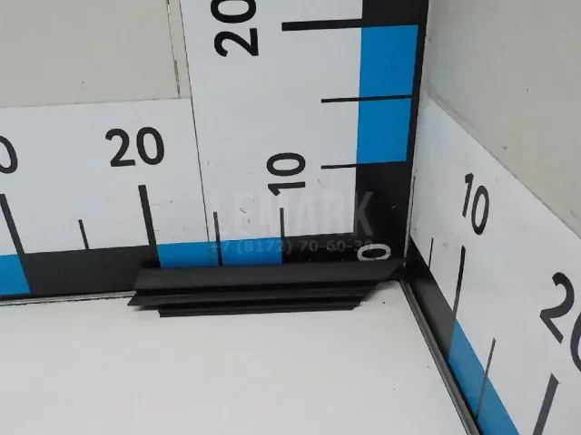 Накладка стекла заднего левого