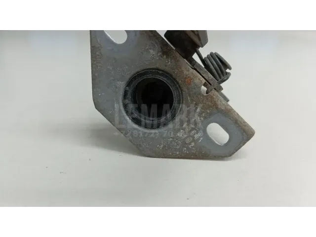 Крючок капота для  Ford Kuga 2008-2012
