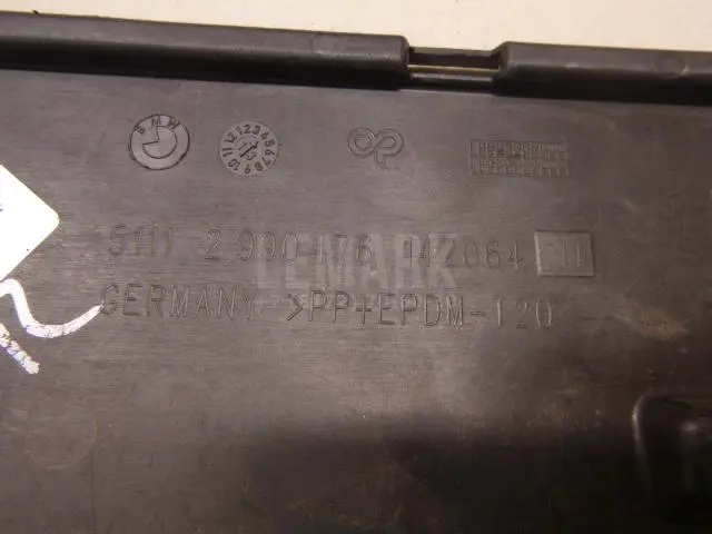 Заглушка бампера правая