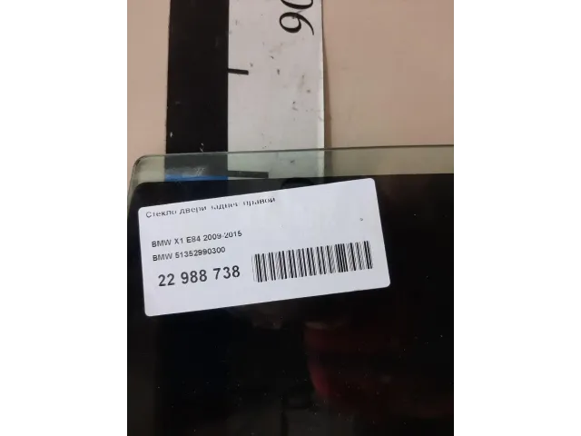 Стекло двери задней правой
