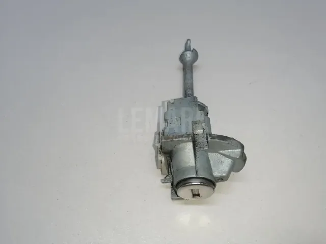 Вставка замка двери лев. для  Audi A4 [B7] 2005-2007