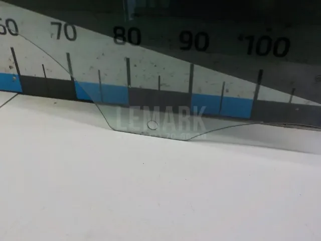 Стекло двери задней правой