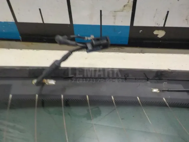 Стекло двери багажника