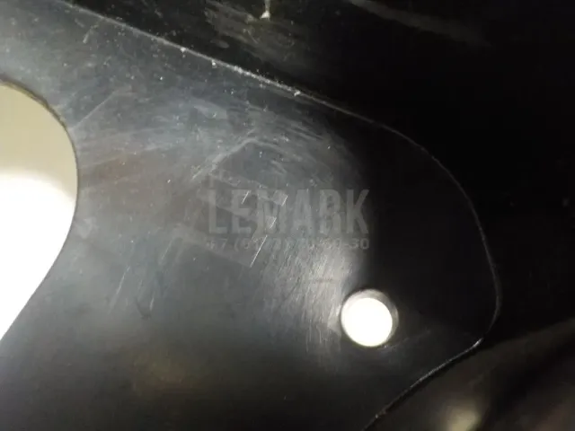 Направляющая заднего бампера левая
