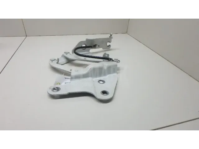 Петля капота левая для  BMW X1 E84 2009-2015