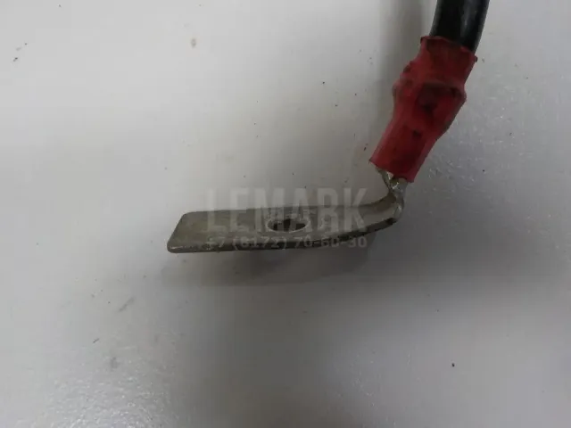 Клемма аккумулятора плюс