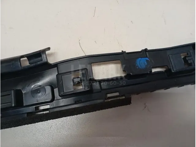 Кронштейн (сопут. товар) для  BMW 3-serie F30/F31/F80 2011-2020