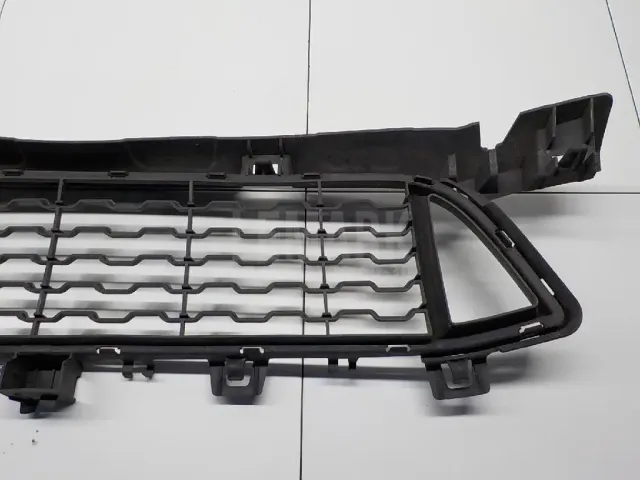 Решетка в бампер центральная для  Ford C-MAX 2003-2010