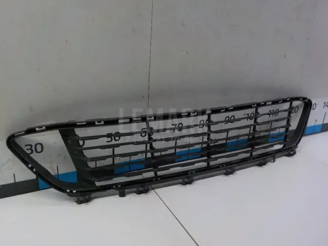 Решетка в бампер центральная для  Great Wall Hover 2005-2010