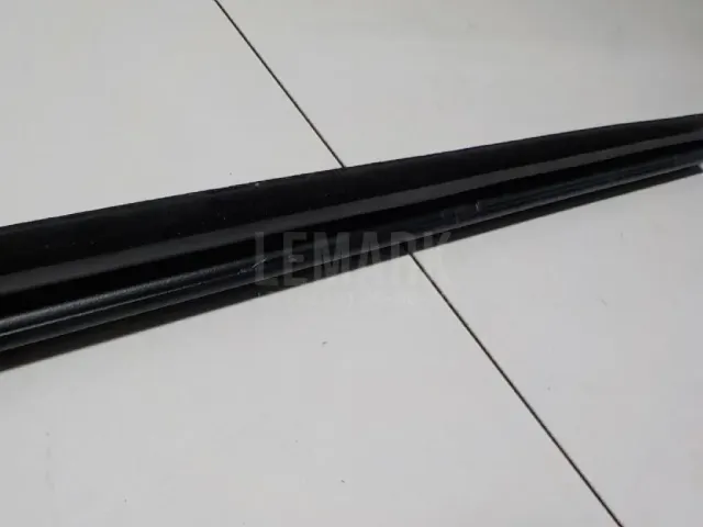 Накладка стекла заднего левого для  BMW X5 F15/F85 2013-2018