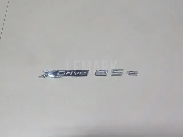 Эмблема на крышку багажника