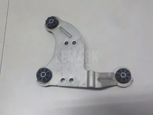 Кронштейн (сопут. товар) для  BMW 2-serie F22/F23/F87 2013-2020