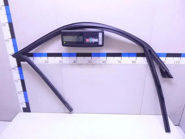 Уплотнитель стекла двери для  Fiat Uno 1995-2010