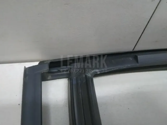 Уплотнитель стекла двери для  FAW J5 2004
