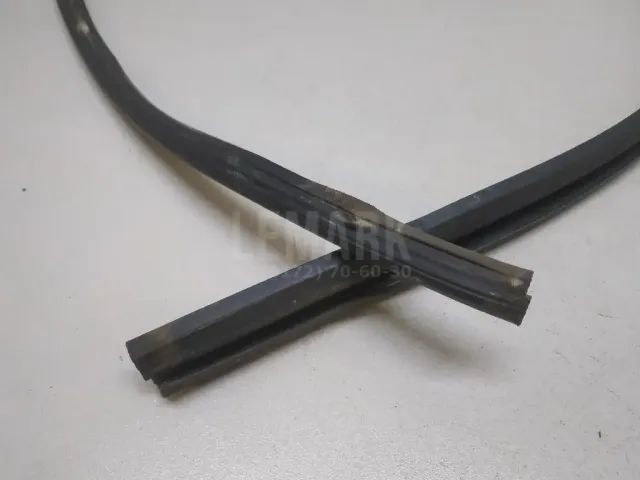 Уплотнитель стекла двери для  FAW J5 2004