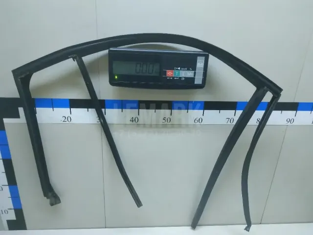 Уплотнитель стекла двери для  FAW J5 2004