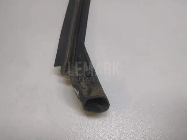 Уплотнитель стекла двери для  FAW J5 2004