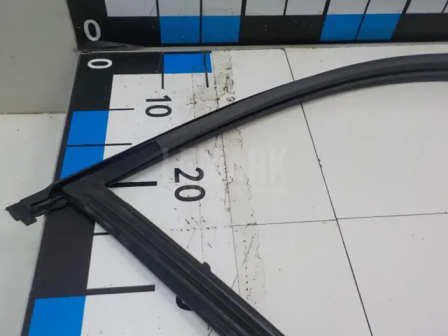 Уплотнитель стекла двери для  Changan CS35 2013-2022
