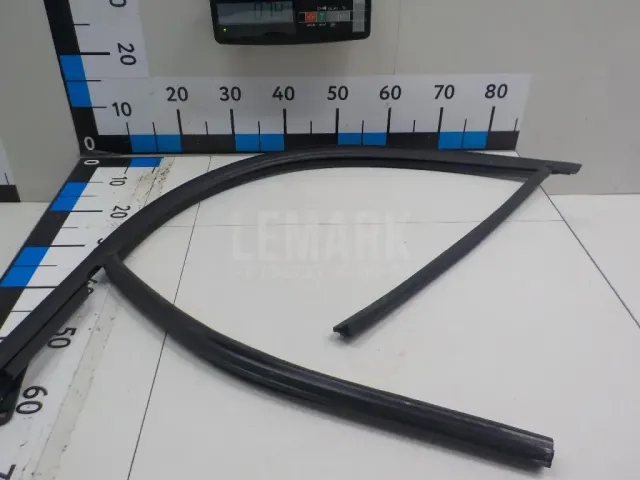 Уплотнитель стекла двери для  Changan CS35 2013-2022
