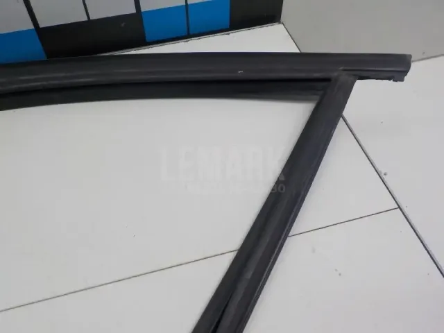 Уплотнитель стекла двери для  Changan CS35 2013-2022