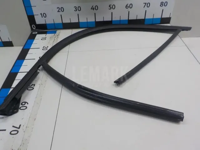 Уплотнитель стекла двери для  Changan CS35 2013-2022