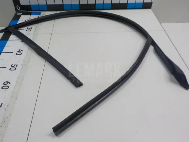 Уплотнитель стекла двери для  Changan CS35 2013-2022