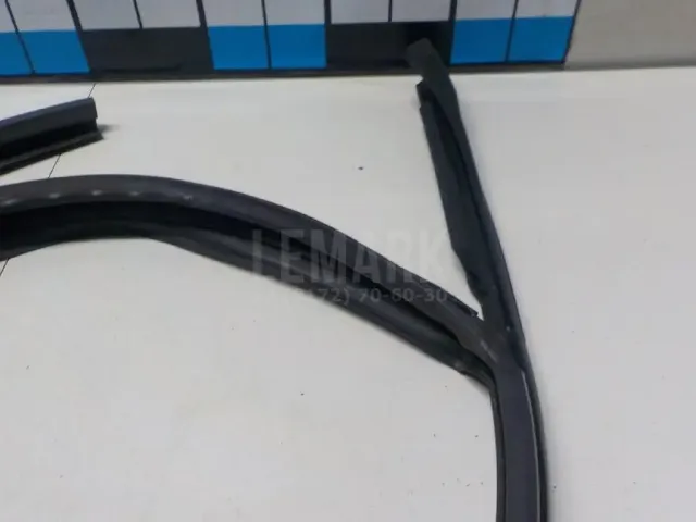 Уплотнитель стекла двери для  Changan CS35 2013-2022