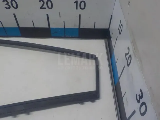 Уплотнитель форточки правой
