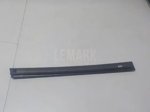 Накладка двери задней левой для  BMW X1 U11 2022