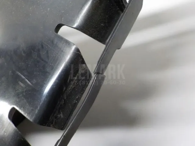 Направляющая заднего бампера левая
