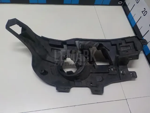 Кронштейн переднего бампера левый для  Citroen C5 2004-2008