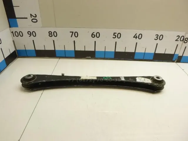 Рычаг задний поперечный правый