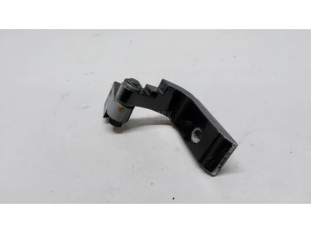 Петля двери задней левой нижняя для  Cadillac Escalade II 2000-2006