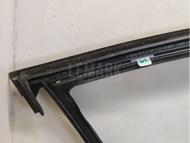 Уплотнитель стекла двери для  Daihatsu Charade 0-1993