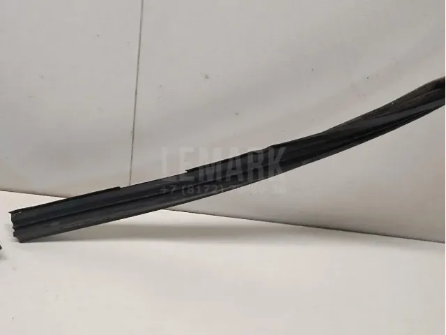 Уплотнитель стекла двери для  Daihatsu Charade 0-1993
