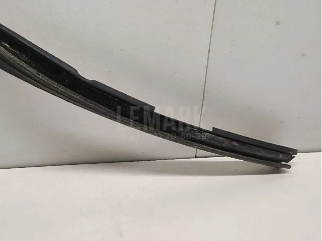 Уплотнитель стекла двери для  Daihatsu Charade 0-1993