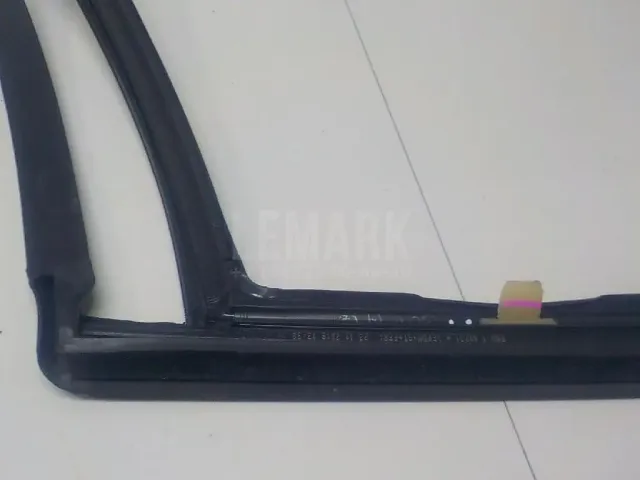 Уплотнитель стекла двери для  BMW 7-serie G11/G12 2015-2022