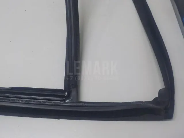 Уплотнитель стекла двери для  BMW 7-serie G11/G12 2015-2022