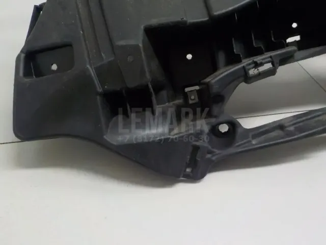 Кронштейн переднего бампера левый для  Citroen C5 2004-2008