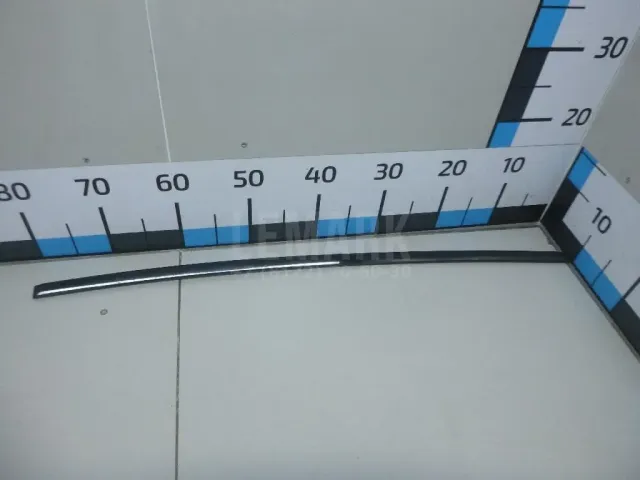 Молдинг задней левой двери
